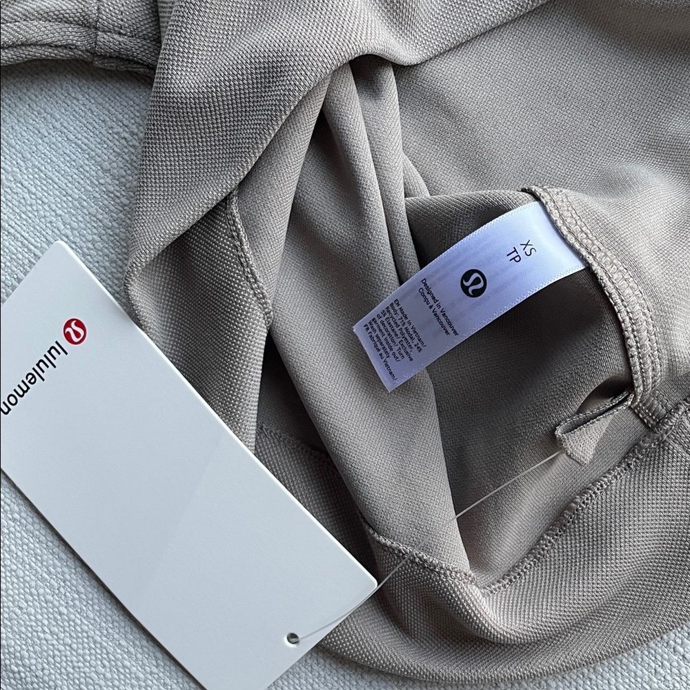 NWT lululemon Softstreme Pique Oversized LS Polo - XS - WSHG - Picture 10 of 16